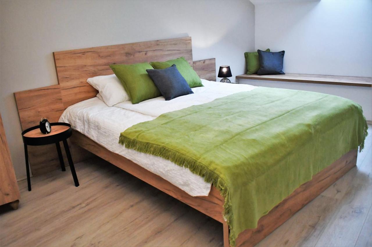 Vatus Apartmanhaz Vac Bagian luar foto