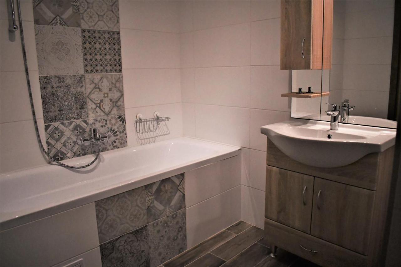 Vatus Apartmanhaz Vac Bagian luar foto