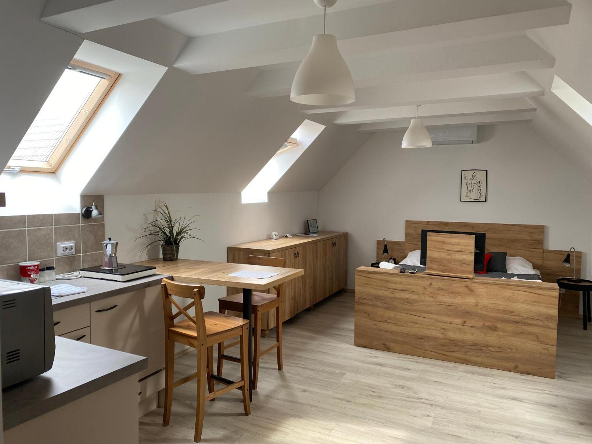 Vatus Apartmanhaz Vac Bagian luar foto