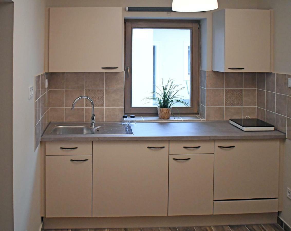Vatus Apartmanhaz Vac Bagian luar foto